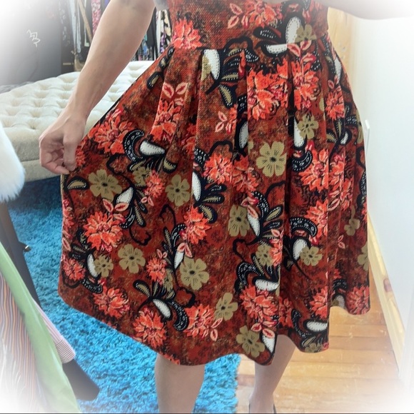 💕NWT Lularoe Amelia Dress with pockets Fit & Flare Red Floral & Paisley Design - Picture 8 of 15
